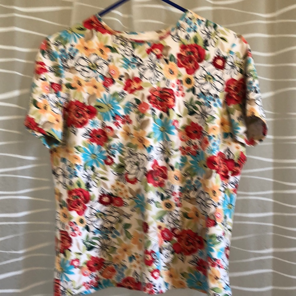 White Stag Tee Size: Small 4/6 Floral